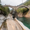 Brücke Ponte dei Salti bei Lavertezzo